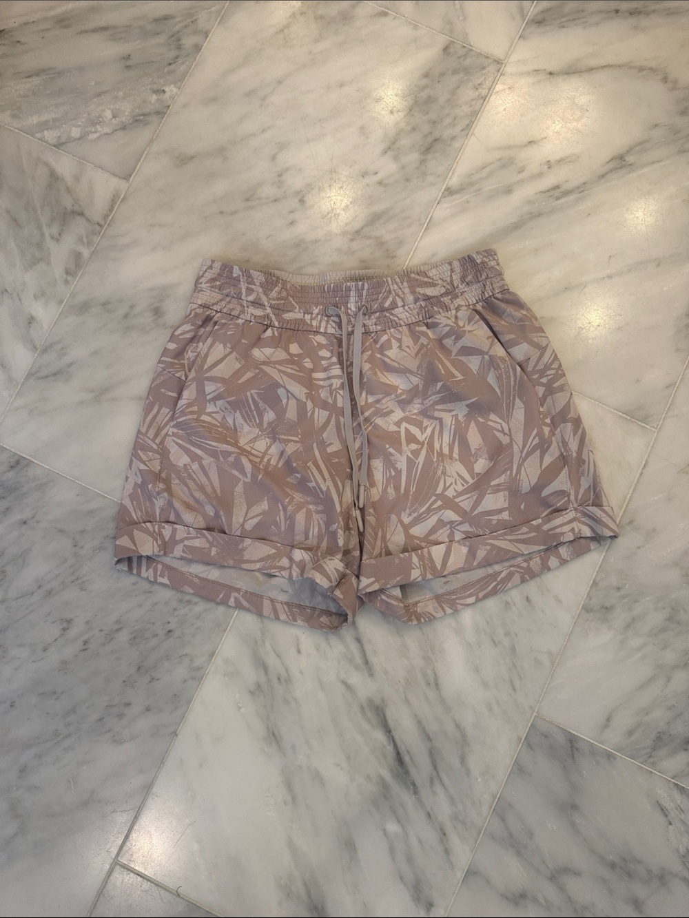 Lululemon Women's Printed Tie-Waist Lounge Shorts - Light Mauve